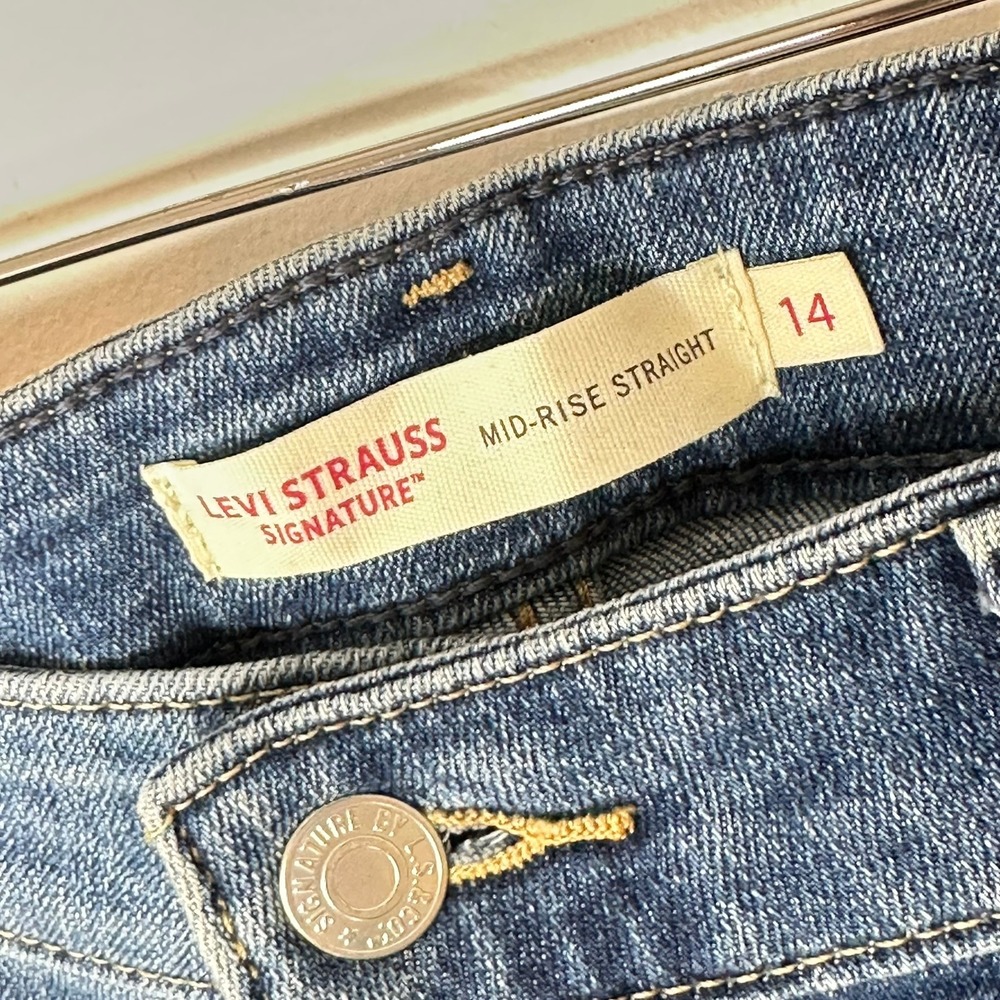 Levi's Signature Womens Mid Rise Straight Leg Jeans‎ Blue Medium Wash 14 - Picture 6 of 11